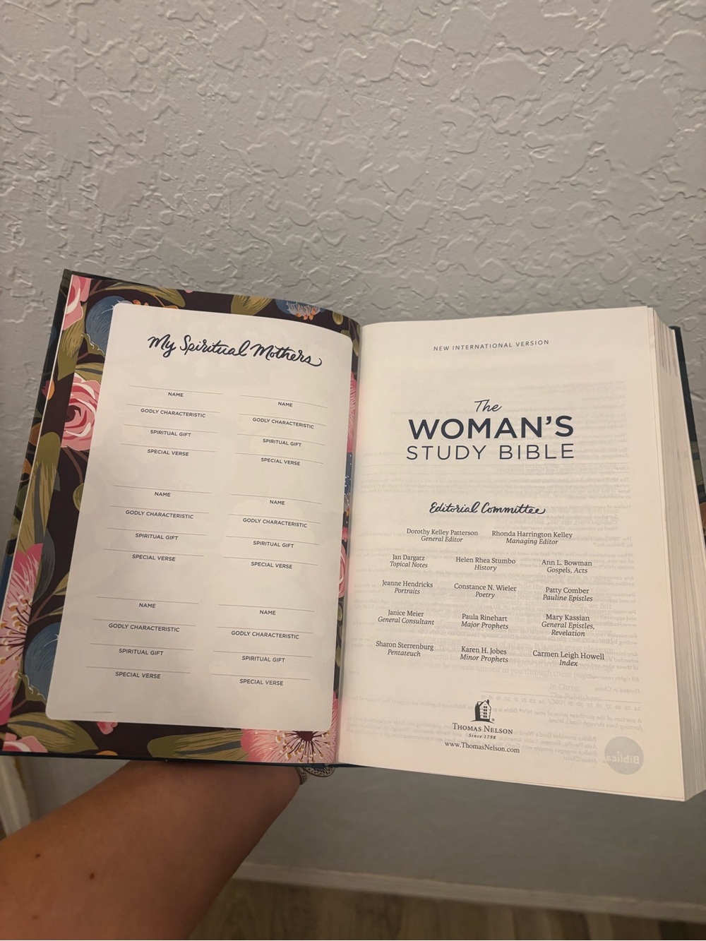NIV, the Woman's Study Bible, Hardcover - Picture 3 of 5